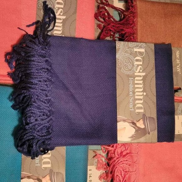 Pashmina Scarfs‎ - Picture 1 of 8